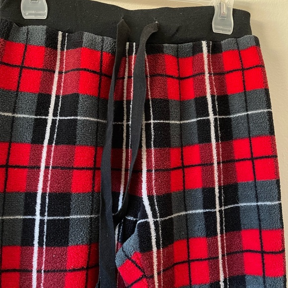 Disney Mickey Mouse Fuzzy Pyjama Set - Size: M - Picture 6 of 7